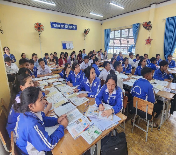 ĐỘT PHÁ CÔNG NGHỆ AI TRONG TIẾT DẠY SKILLS 1 TIẾNG ANH 9  TẠI TRƯỜNG DÂN TỘC NỘI TRÚ THCS ĐỨC TRỌNG