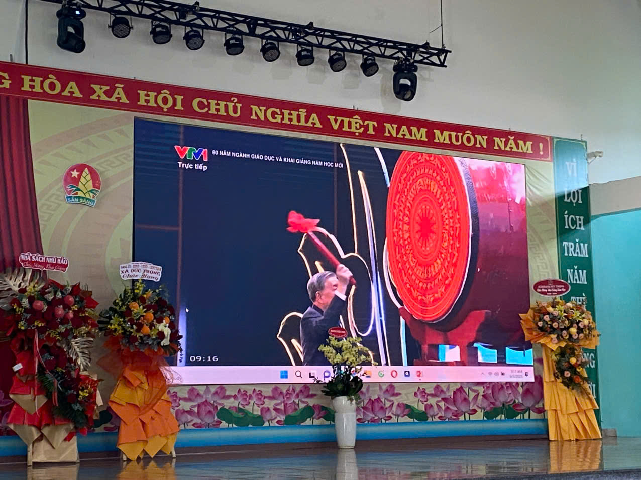 Dong-chi-To-Lam-Tong-Bi-thu-BCH-TU-Dang-danh-trong-khai-gian