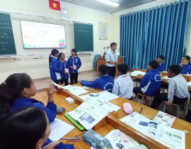 HS-nhan-qua-choi-tro-choi.jpg